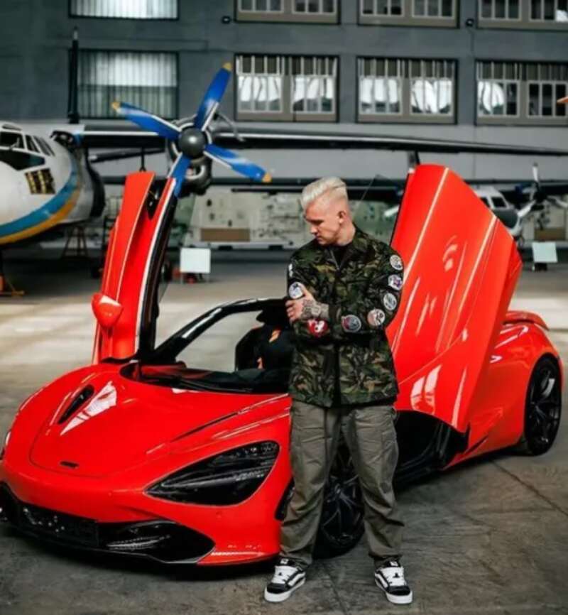 Oleksandr Slobochenko near McLaren 720S dqxikeidqxitkant