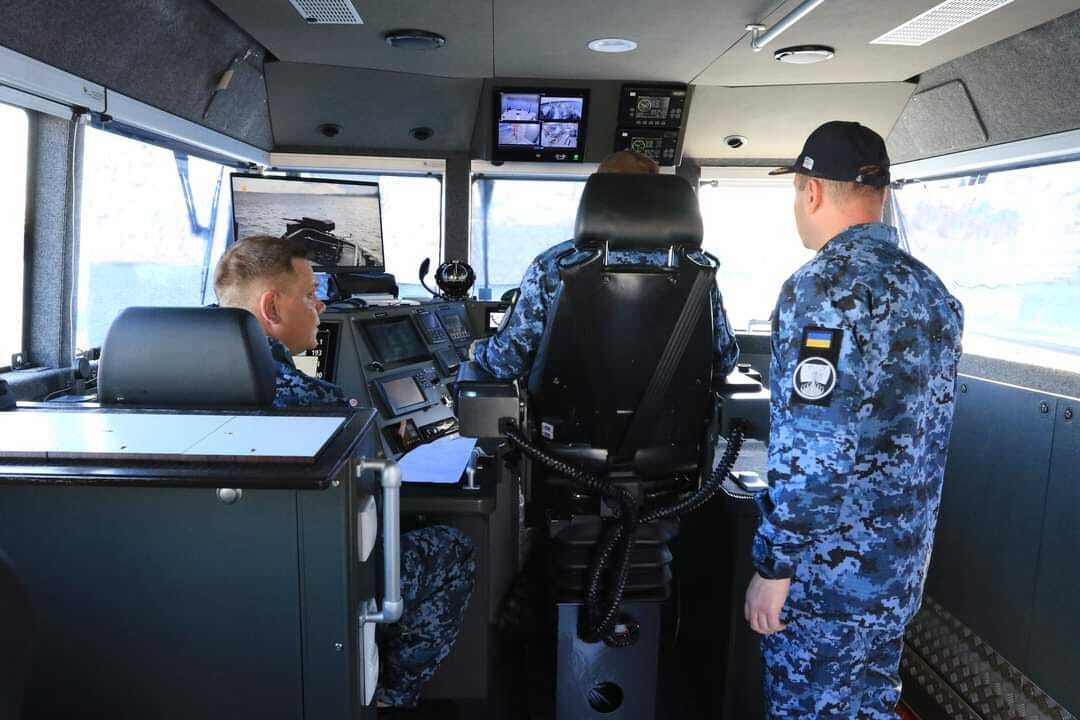 Получили украинские названия: на переданных Эстонией катерах подняли флаги ВМС ВСУ. Фото dqxikeidqxitkant