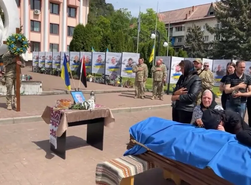 Отдал жизнь за Украину: на Прикарпатье простились с воином, погибшим в Донецкой области. Фото
