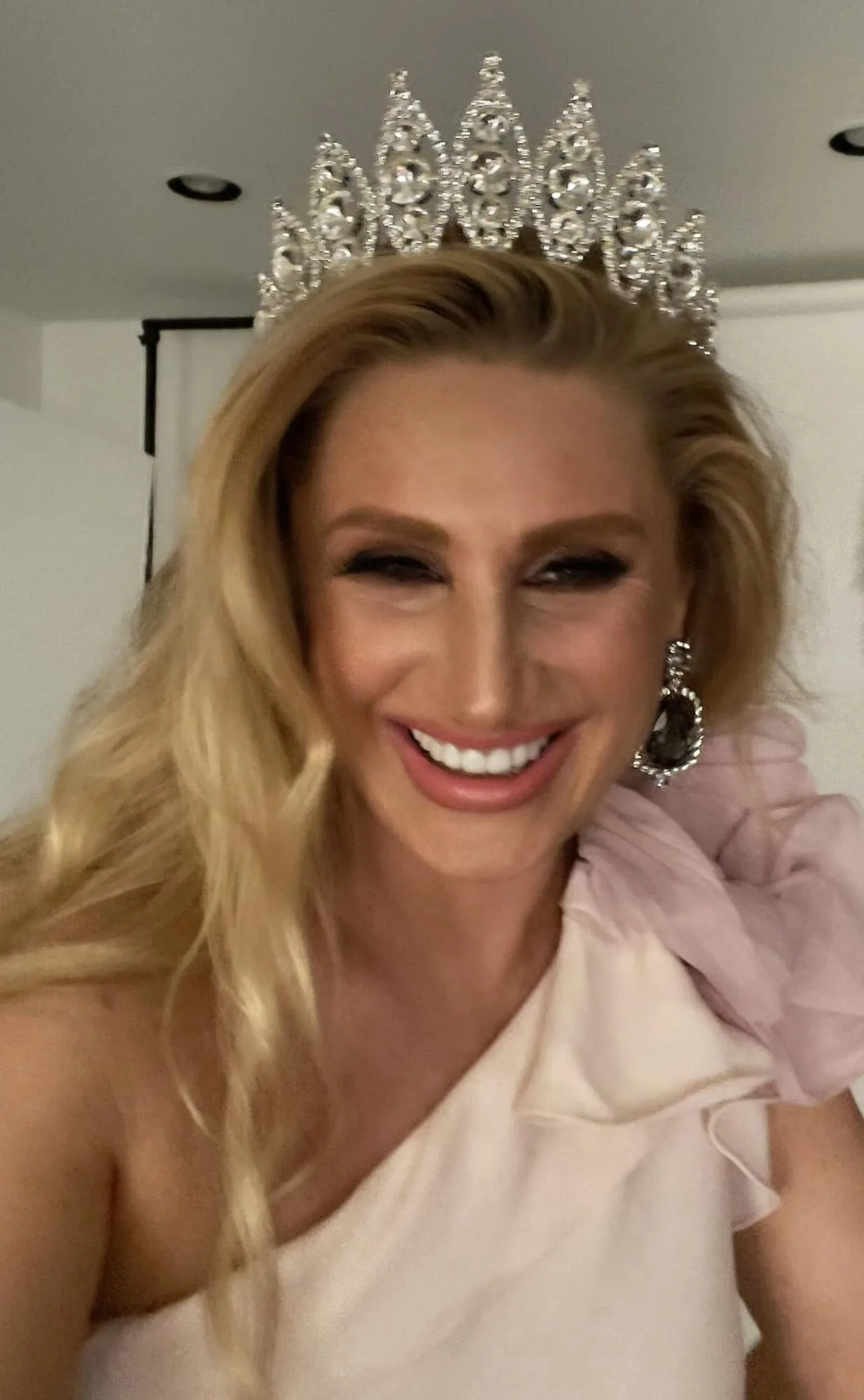 Українська олімпійська чемпіонка, яка пережила зґвалтування в СРСР, перемогла на конкурсі краси у США. Фотофакт dqxikeidqxiqqeant