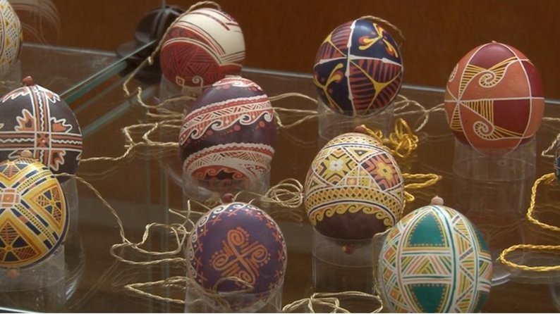 Как украшают писанки в Черкассах Як прикрашають писанки у Черкасах