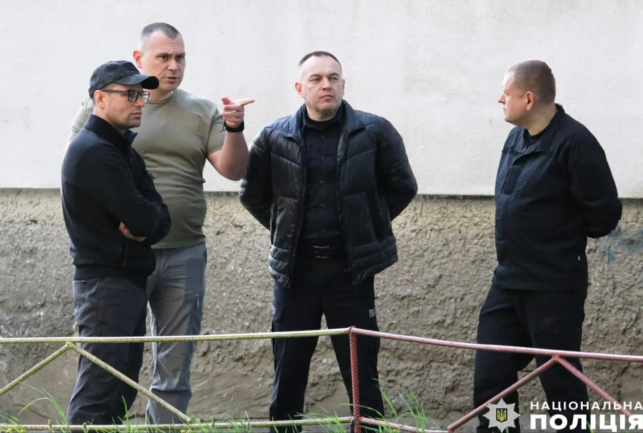 В Чернигове в помещении банка произошел взрыв, разгорелся пожар: на месте работает полиция и спасатели. Фото