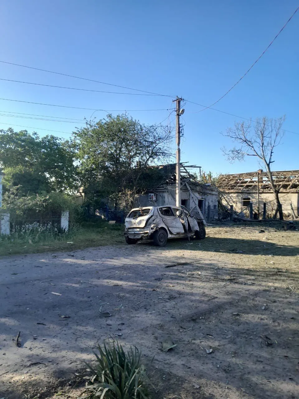 Оккупанты ударили по Белозерке на Херсонщине: повреждены дома, есть пострадавшая. Фото