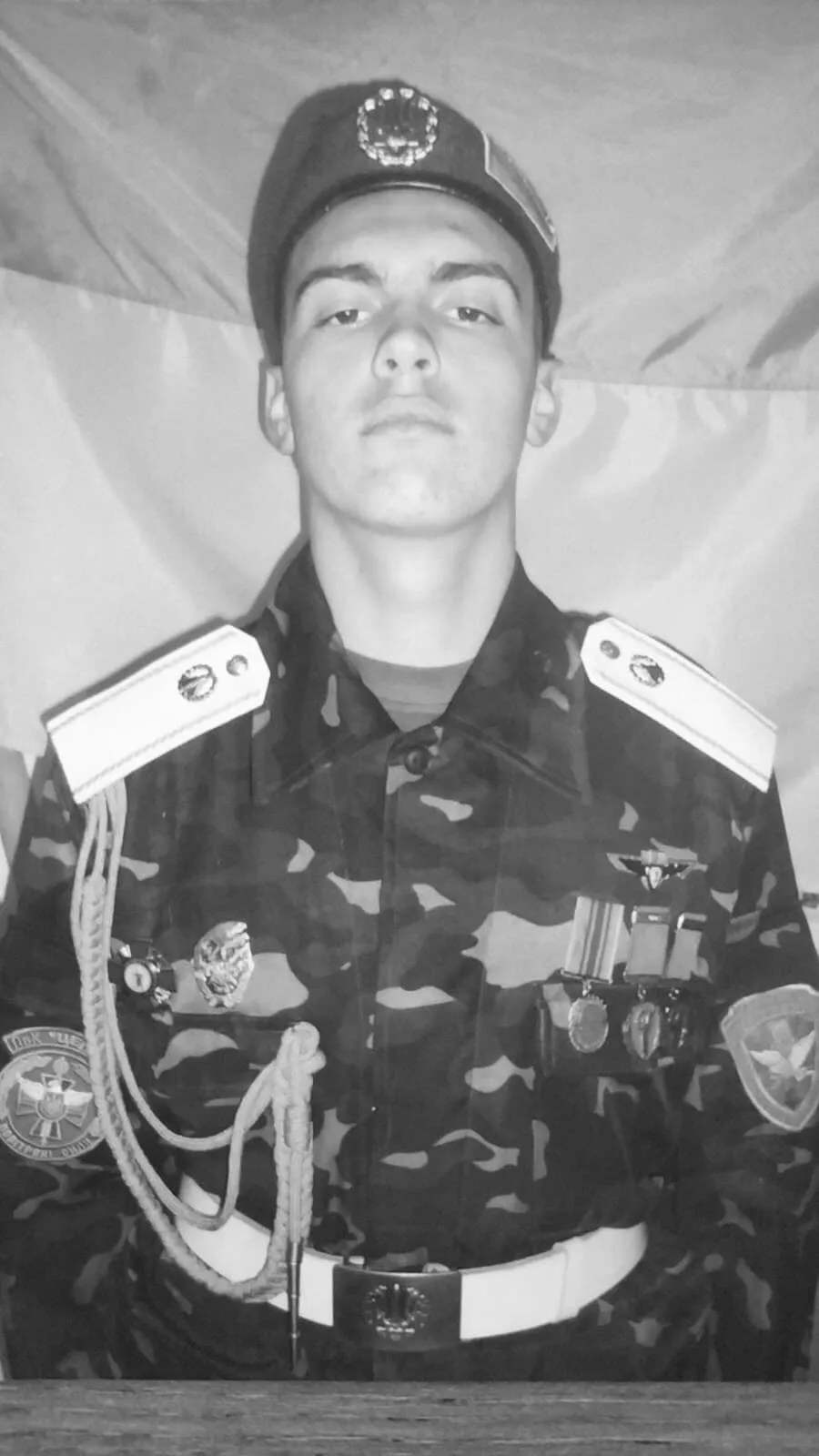 Віддав життя за Україну: на Черкащині попрощалися з захисником, який загинув на Запоріжжі. Фото dqxikeidqxiqqeant