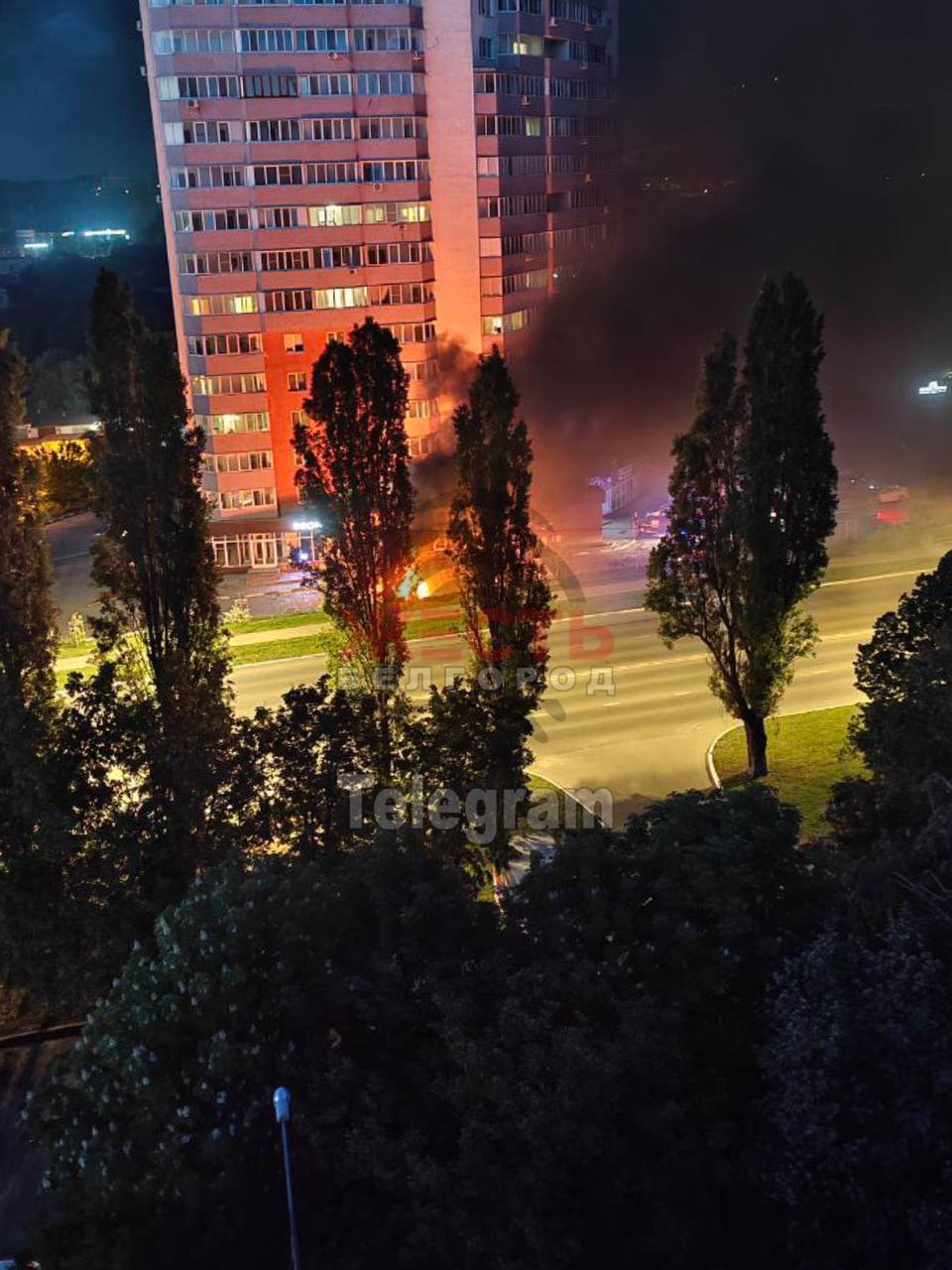 У російському Бєлгороді пролунали вибухи, над містом видніється дим. Фото і відео