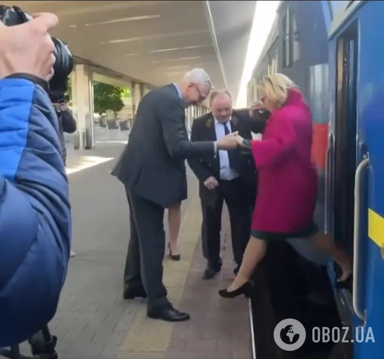 Svenja Schulze jumped to get off the train dqxikeidqxiqqeant