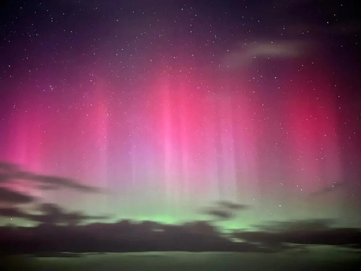 В небе над Украиной снова появилось северное сияние: фантастические фото