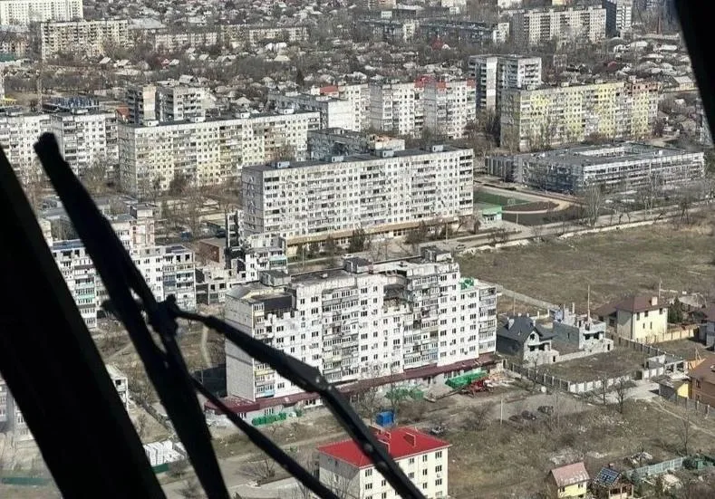 Сотні будинків напівзруйновані: у мережі показали, як виглядає лівобережжя Маріуполя. Фото dqxikeidqxitkant