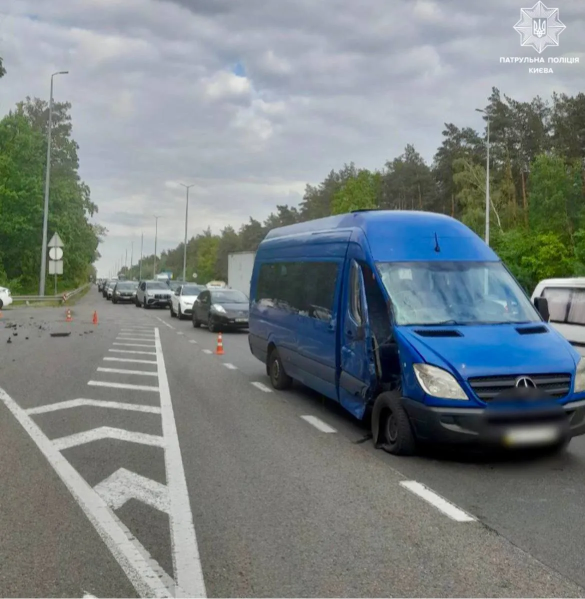 На виїзді з Києва трапилась смертельна ДТП: утворився затор на 7 км. Фото і відео