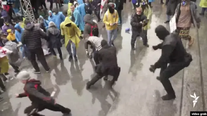 Схватки с полицией dqxikeidqxitkant