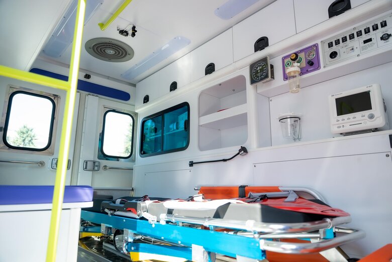 Южная Корея передала Украине автомобили скорой помощи