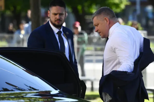 Прем’єр Словаччини Фіцо, на якого скоїли замах, прийшов до тями: з’явилися дані про його стан dqxikeidqxiqqeant