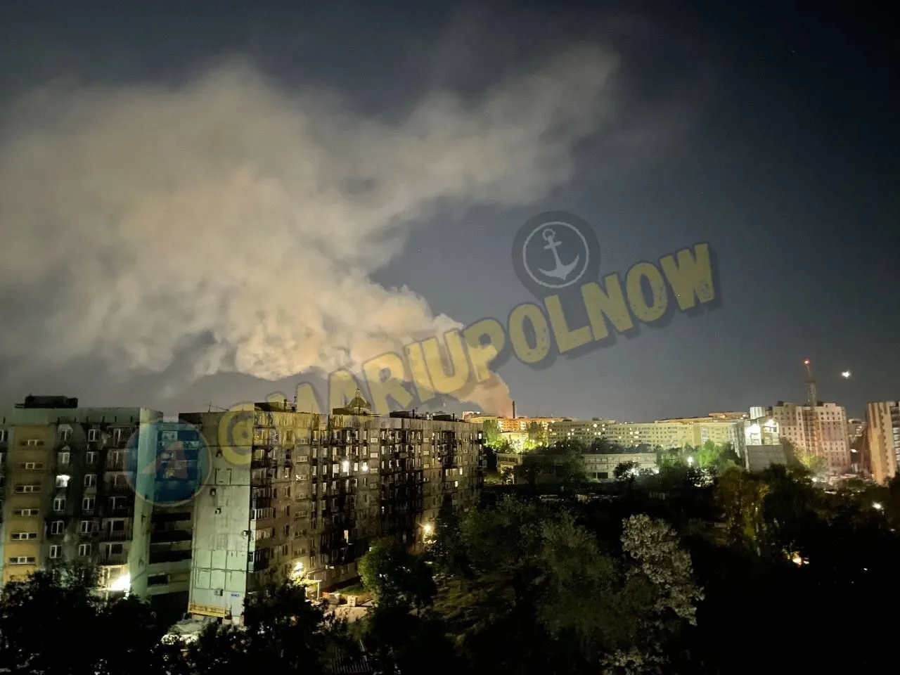 Дим від пожежі у Маріуполі dqxikeidqxitkant