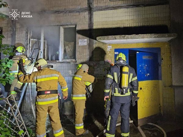 У Києві під час пожежі бійці ДСНС врятували жінку. Подробиці і фото dqxikeidqxitkant
