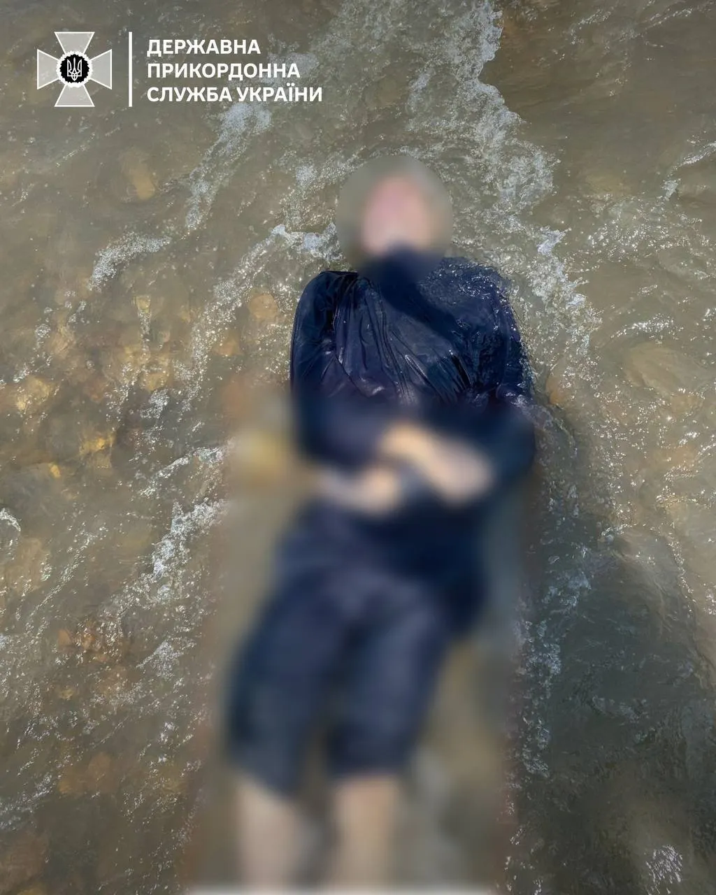 Тіло несло течією вздовж берега: у Тисі знову знайшли потопельника
