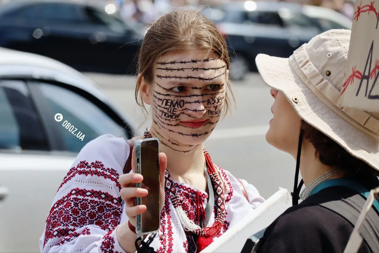 Полон це пекло: в Києві влаштували акцію на підтримку полонених Free Azov