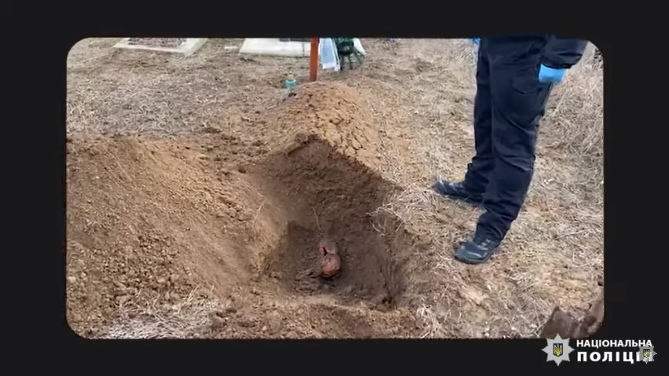 Эксгумация тела украинского патриота, помогавшего Силам обороны Украины dqxikeidqxitkant