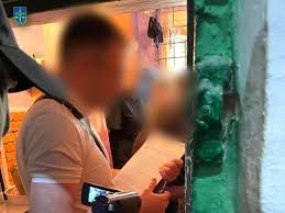 Экс-судью из Львова поймали на взятке за переправку уклоняющегося - ZAXID.NET