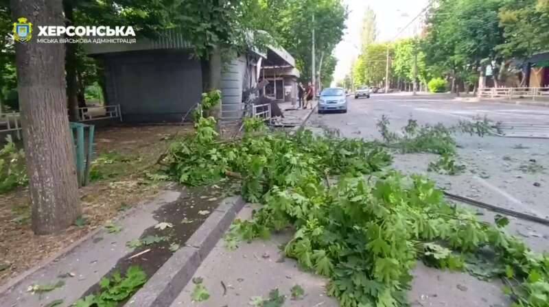 In the morning, the invaders struck the center of Kherson, a woman was injured. Video qhiqquiqeqiqzant