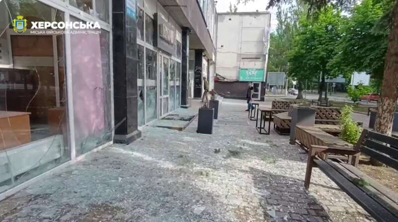 In the morning, the invaders struck the center of Kherson, a woman was injured. Video