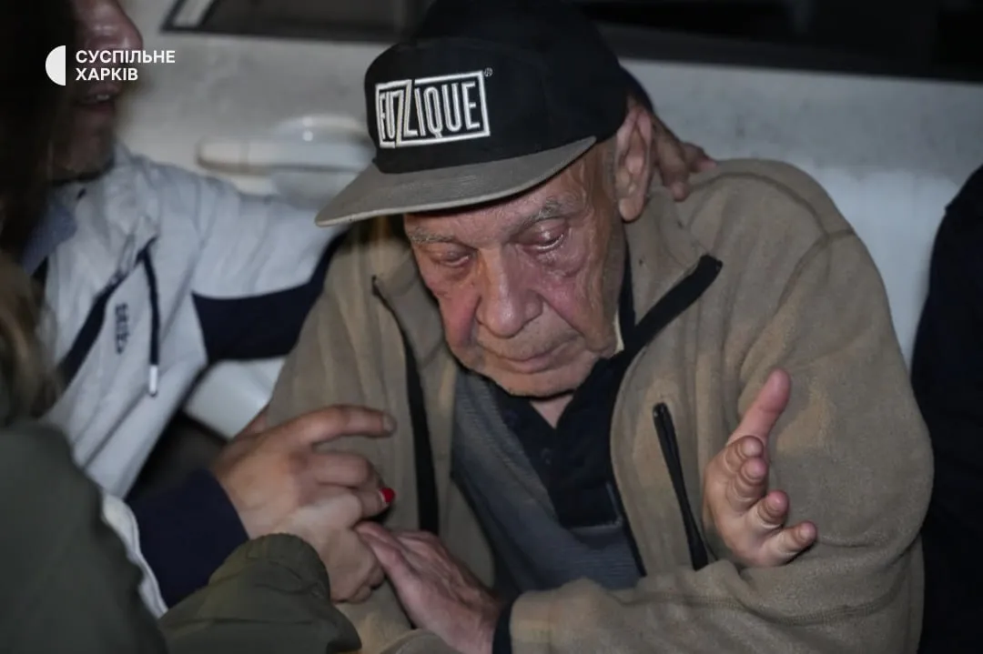 Мешканець будинку в Харкові, зруйнованого росіянами