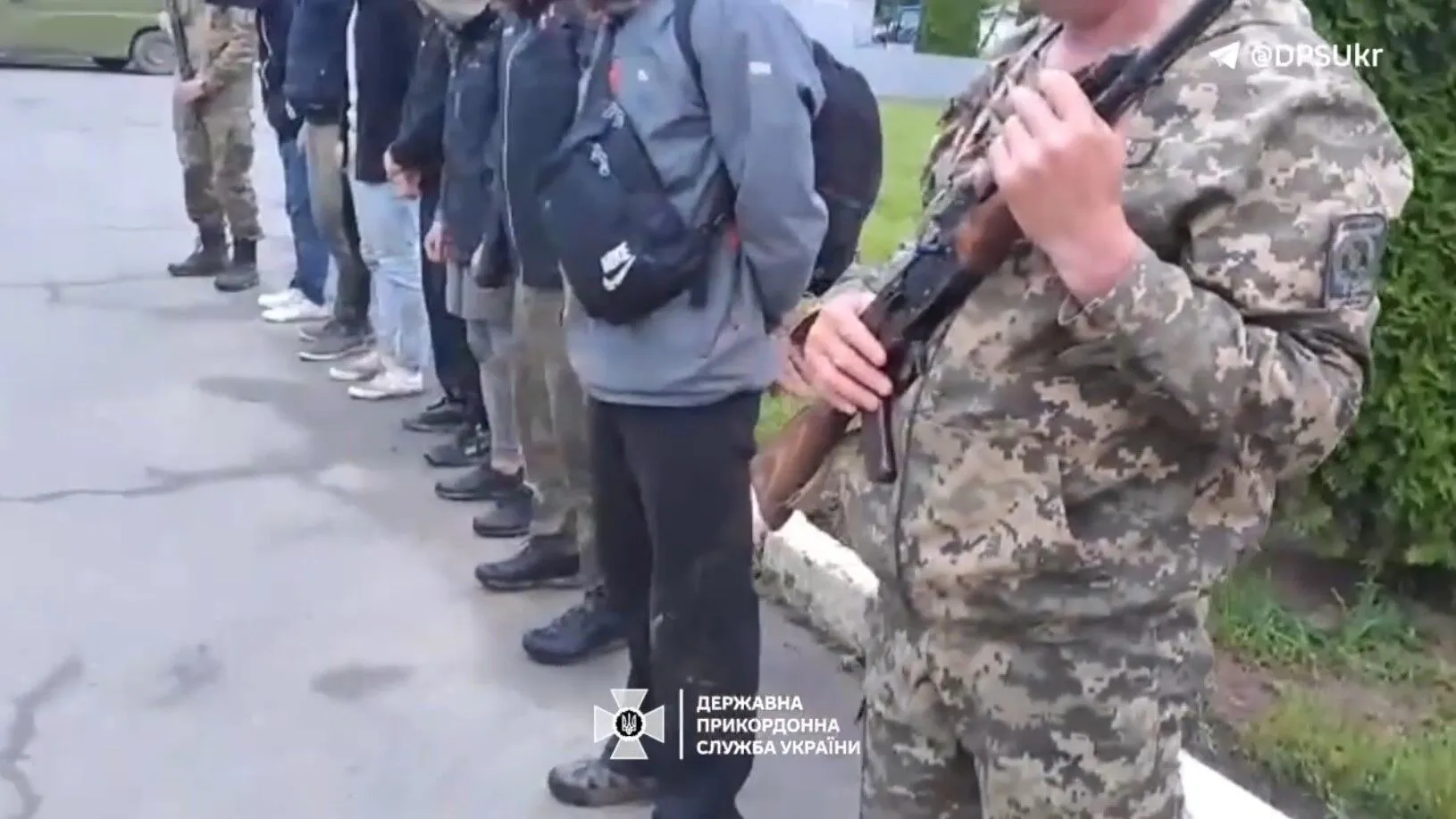 Seven trespassers broke through the barrier to cross the Tisza and paid the price. Video