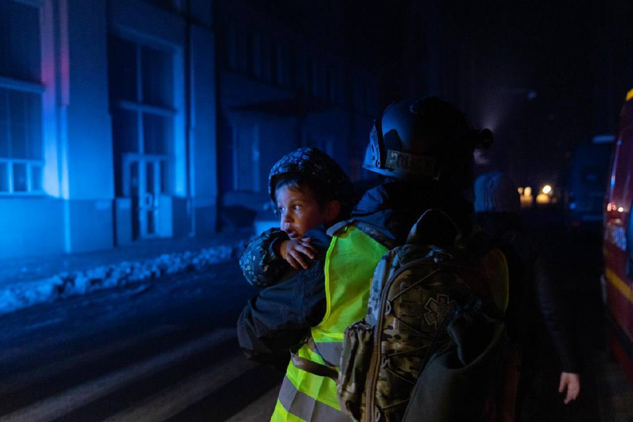 Зеленський: агресія РФ вкрала в українських дітей безтурботність і змусила побачити війну. Фото