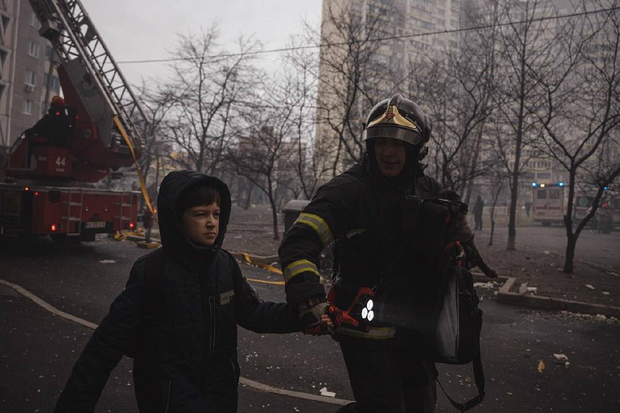 Зеленський: агресія РФ вкрала в українських дітей безтурботність і змусила побачити війну. Фото