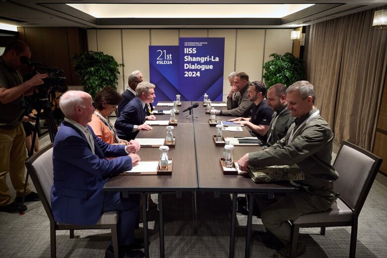 Зустріч Зеленського з делегацією Конгресу США у Сінгапурі