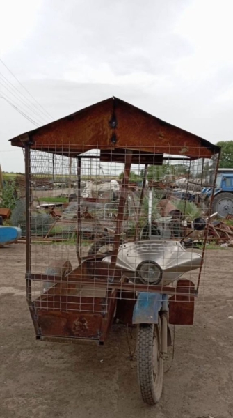 мотоцикл із ґратами