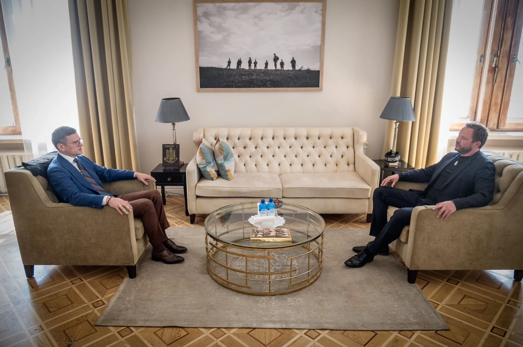 Negotiations between heads of foreign affairs agencies