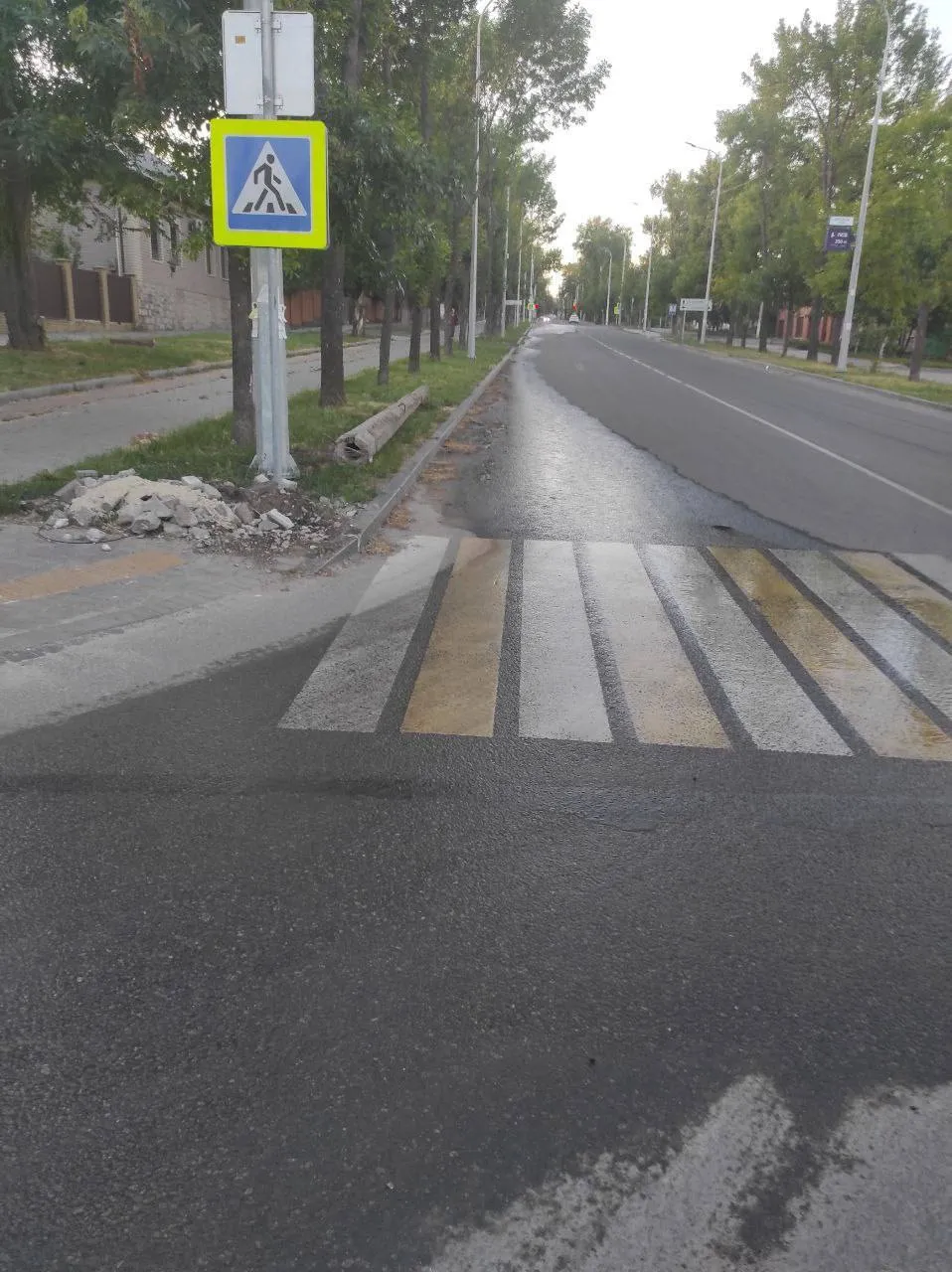 Центр Маріуполя заливає каналізаційними відходами, окупанти заборонили купання в морі. Фото і відео