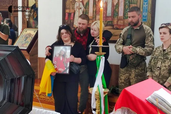 Назавжди буде 31: у Слов’янську прощаються з журналісткою Анастасією Волковою, яка загинула в ДТП. Фото