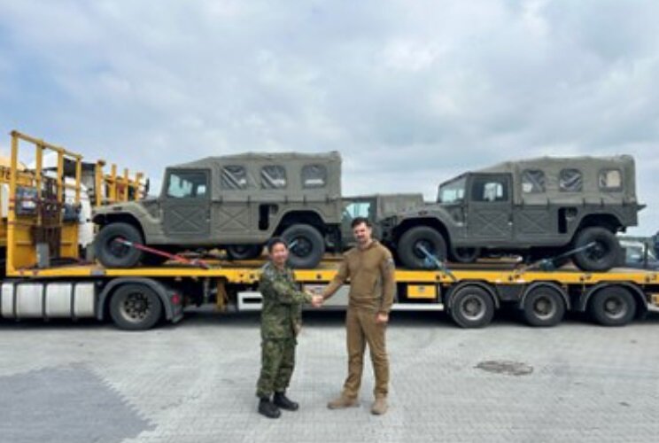 Япония передала Украине партию специальных транспортных средств dqxikeidqxiqqeant