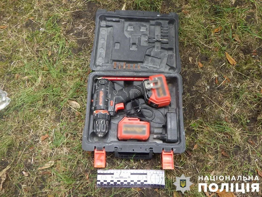 Знадобилось менше години: у Києві поліцейські оперативно затримали рецидивіста за крадіжку з квартири. Фото dqxikeidqxiqqeant