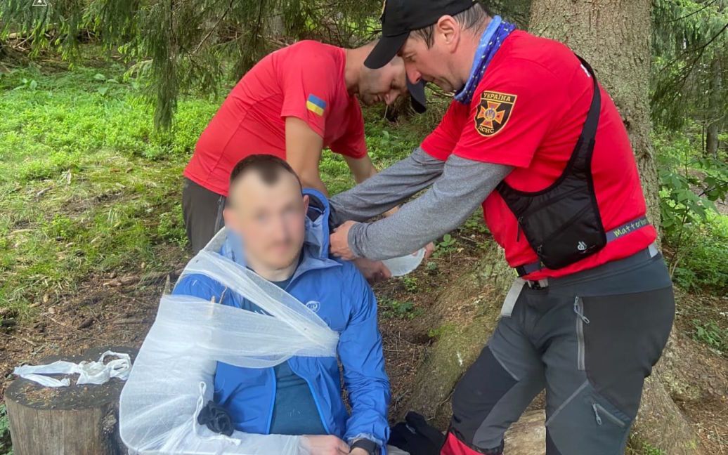 В Карпатах в течение одного дня травмировались двое туристов / © УГСЧС в Ивано-Франковской области dqxikeidqxiqxxant