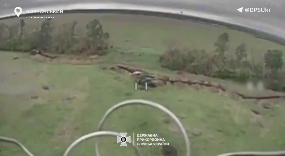 Border guards destroyed two digging machines of the occupiers in the Volchansky direction. Video dqxikeidqxiqqeant