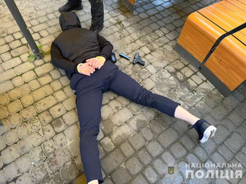 запорожские полицейские задержали разыскиваемого лидера организованной группировки, которая «специализировалась» на имущественных преступлениях dqxikeidqxiqqeant