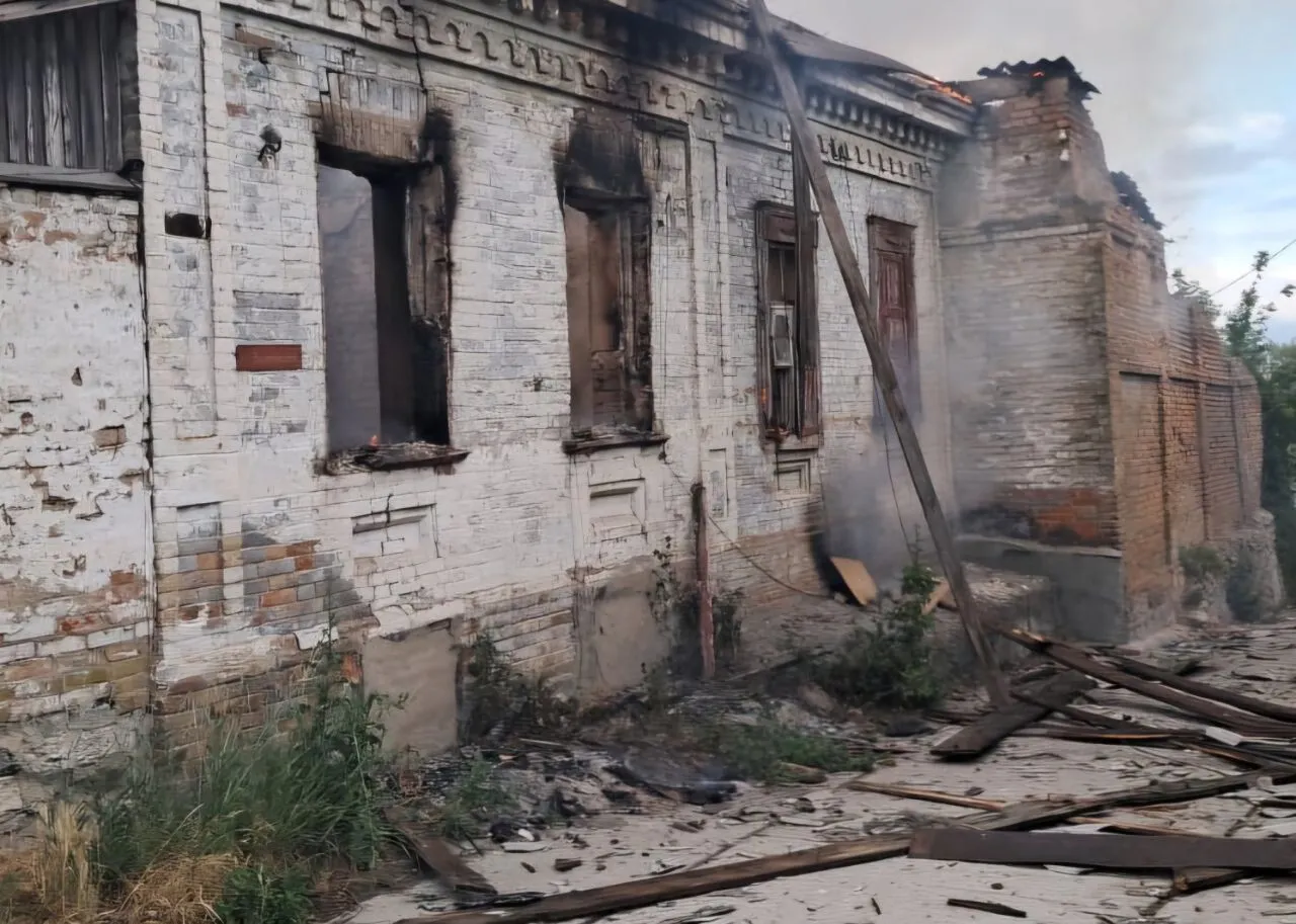 The occupiers hit Nikopol with artillery and kamikaze drones: private houses were damaged. Photo
