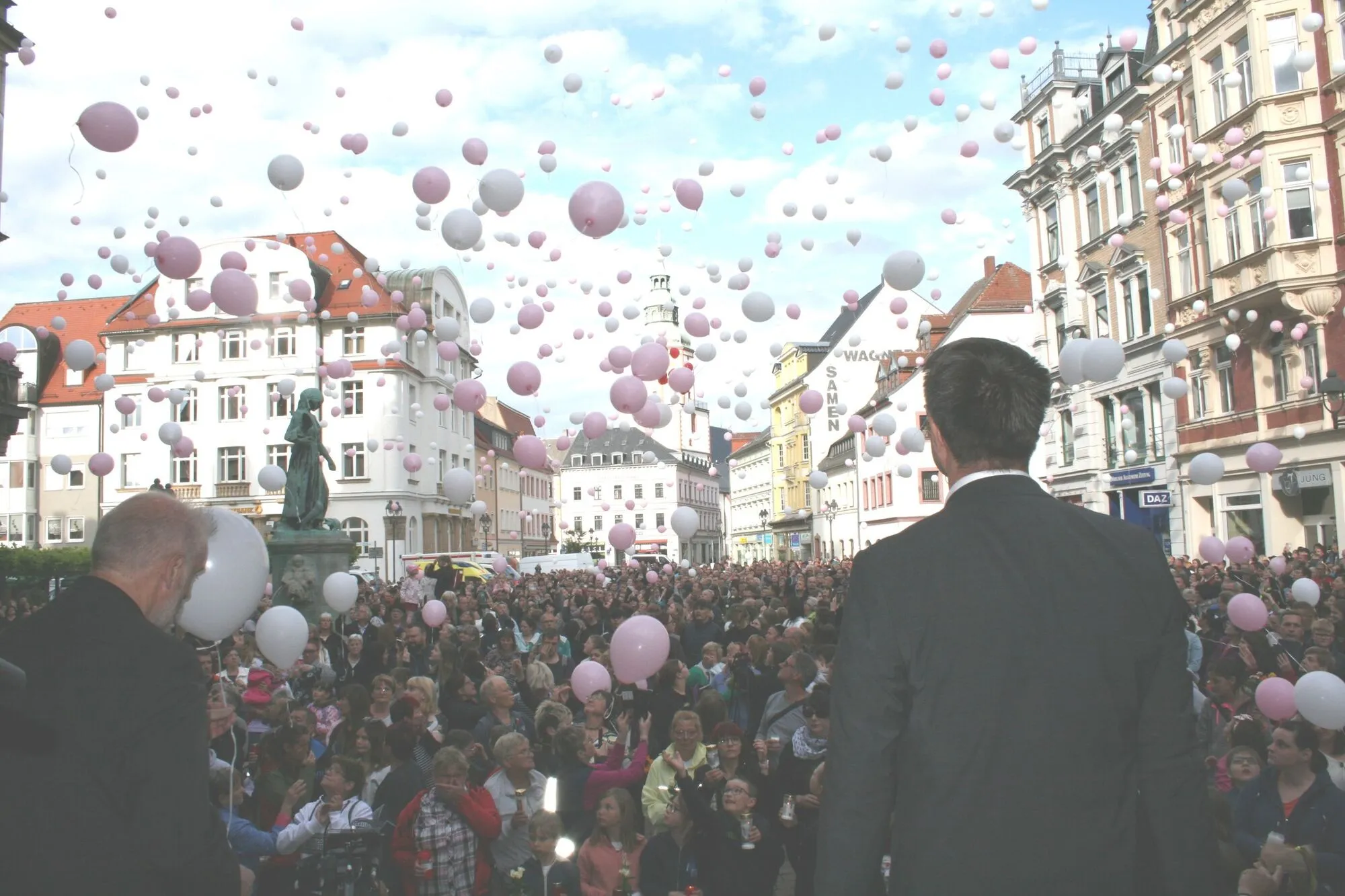 В Германии тысячи людей пришли на прощание с убитой 9-летней украинкой. Фото