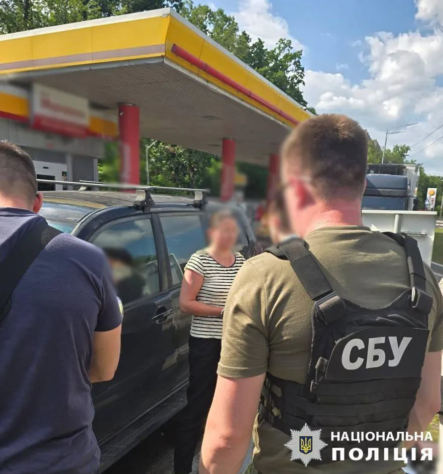 У Києві адвокатка підбурювала свого клієнта дати $30 тис. хабаря слідчому за