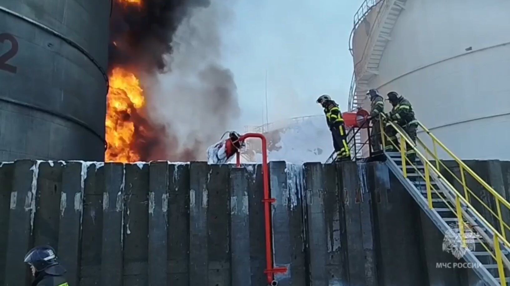 Появились спутниковые снимки поврежденной нефтебазы в Ростовской области РФ