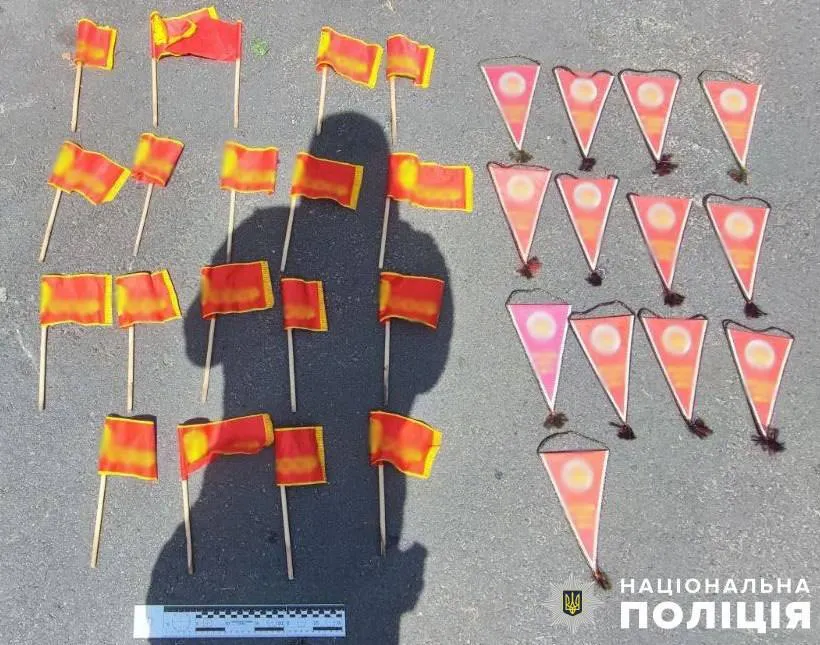 Распространял советскую символику в гимназии Киева: полицейские установили злоумышленника. Фото