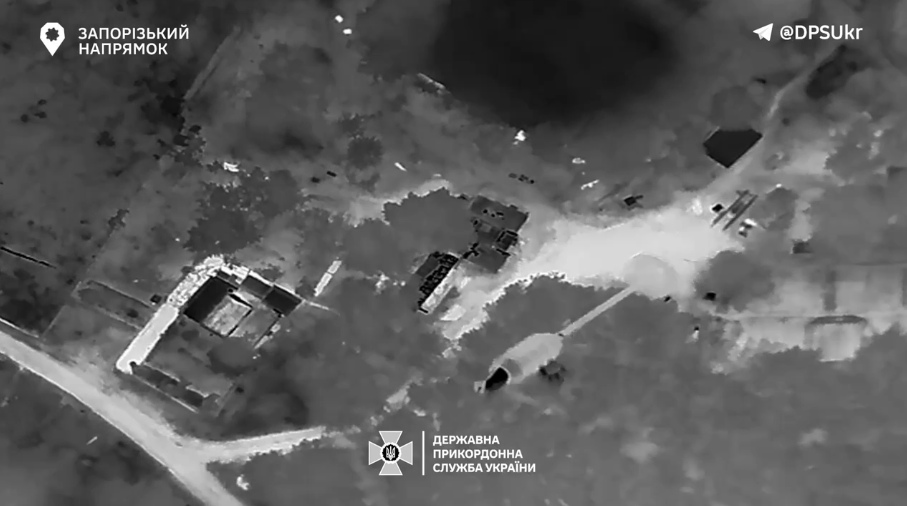 Ukrainian border guards destroyed the occupiers electronic warfare system in the Zaporozhye direction with airdrops. Video dqxikeidqxitkant