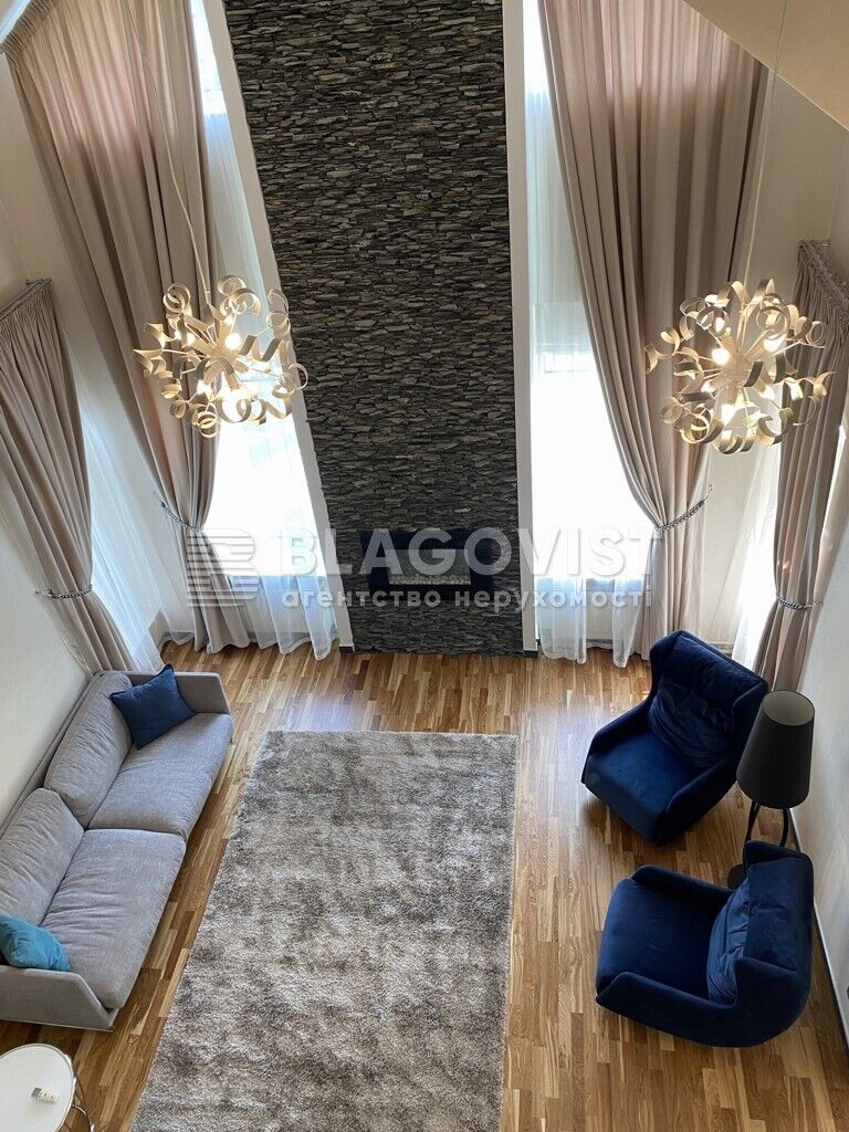 Загальна площа будинку – 398 кв.