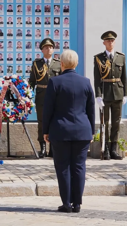 Президентка Словенії прибула з візитом до України та вшанувала пам’ять полеглих захисників. Відео