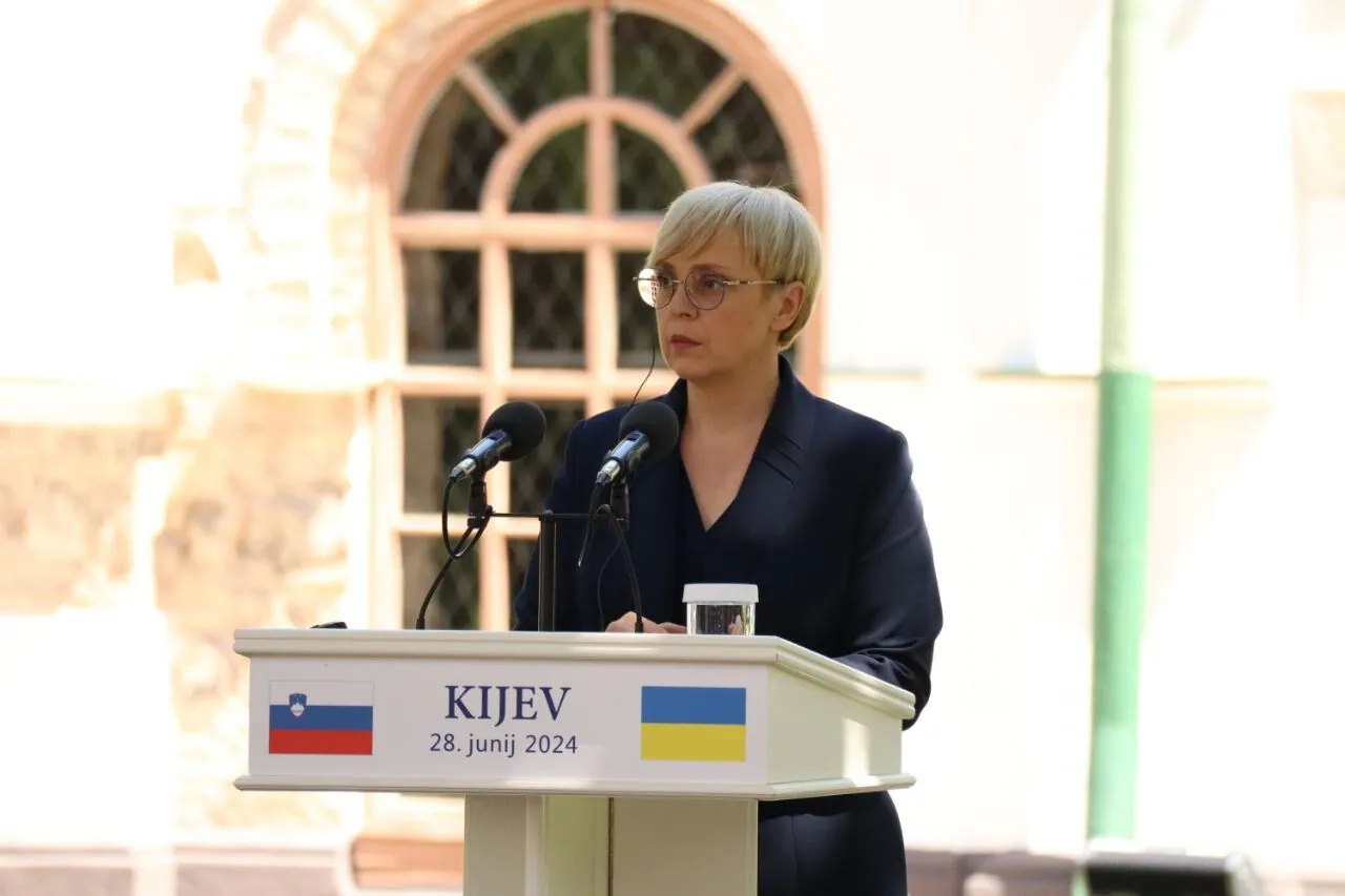 Президентка Словенії прибула з візитом до України та вшанувала пам’ять полеглих захисників. Відео