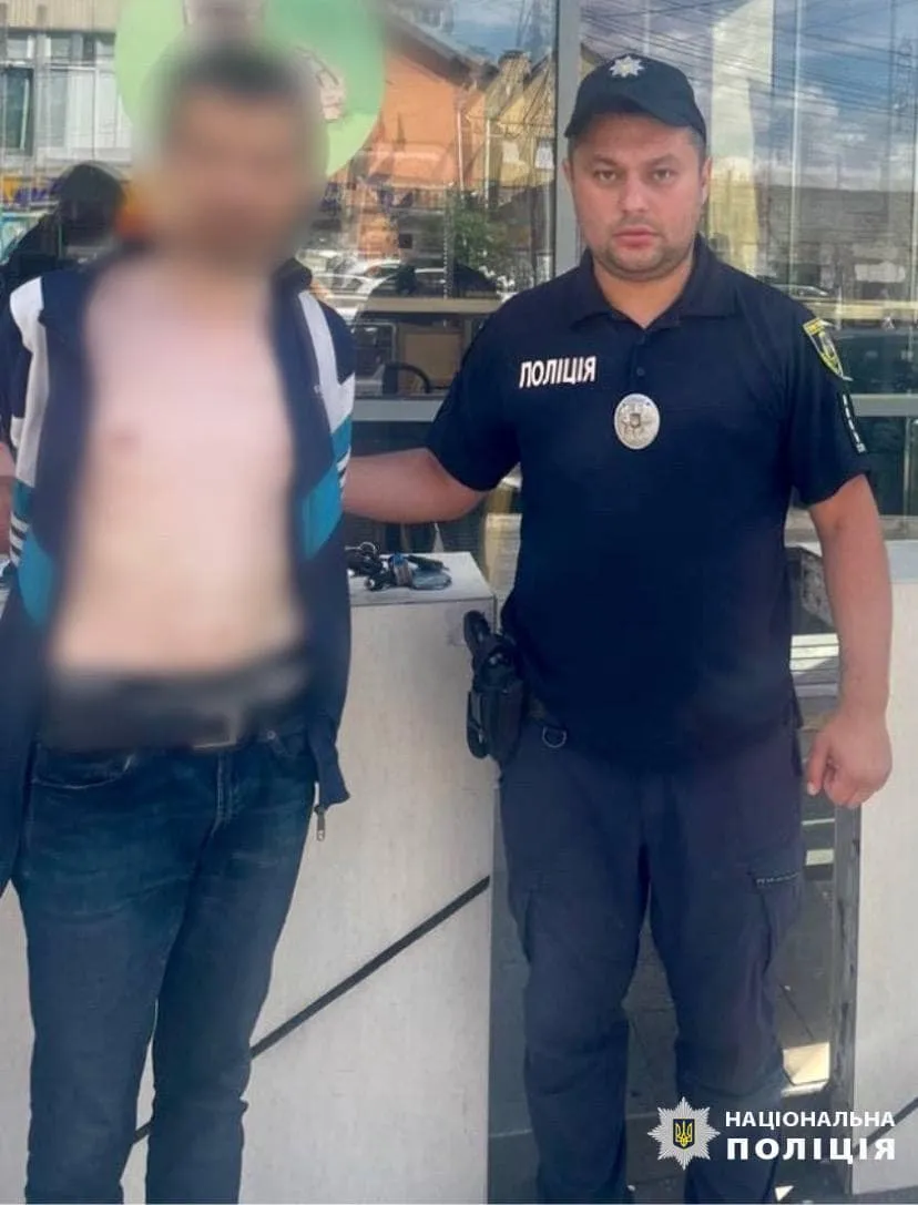 Завдав понад 20 ударів ножем: під Києвом затримали підозрюваного в убивстві жінки