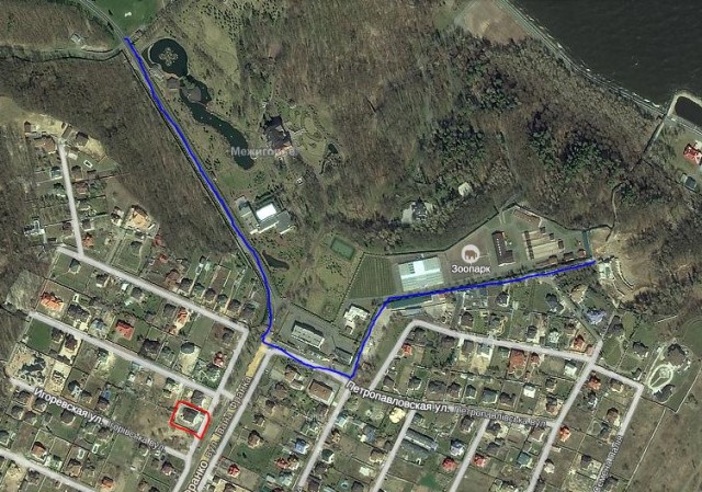 Синім позначено «Межигір’я», червоним – будинок Полєжай dqxikeidqxiqqeant