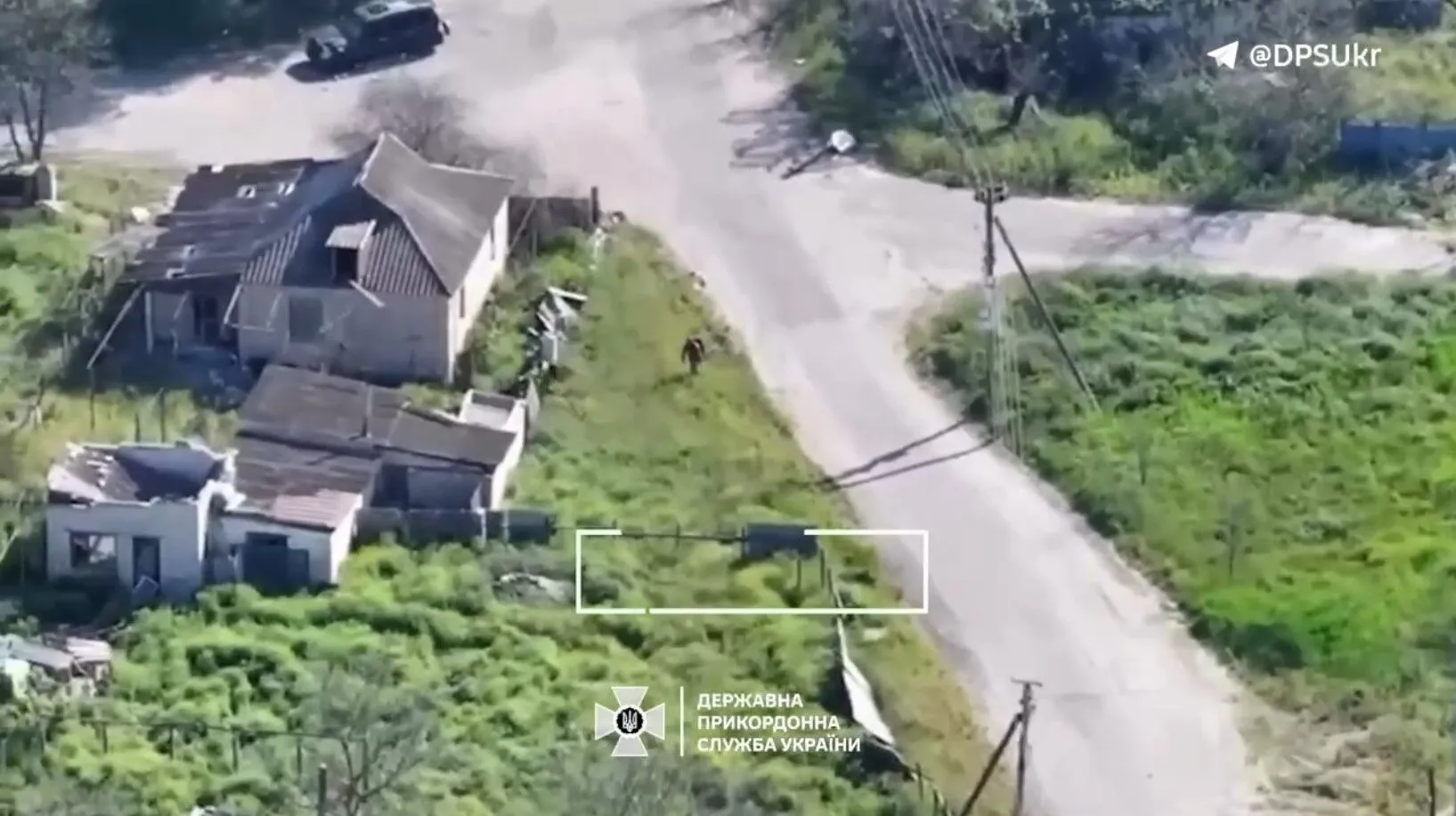 Били FPV-дронами: прикордонники завдали удару по позиції противника на півдні та знищили систему звʼязку. Відео